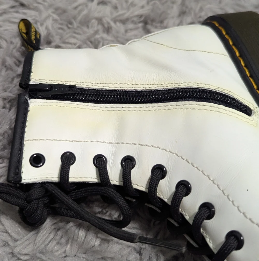 🌸Dr. Martens 1460J White Zip‎ Up Lace Up Combat Boot Size 4